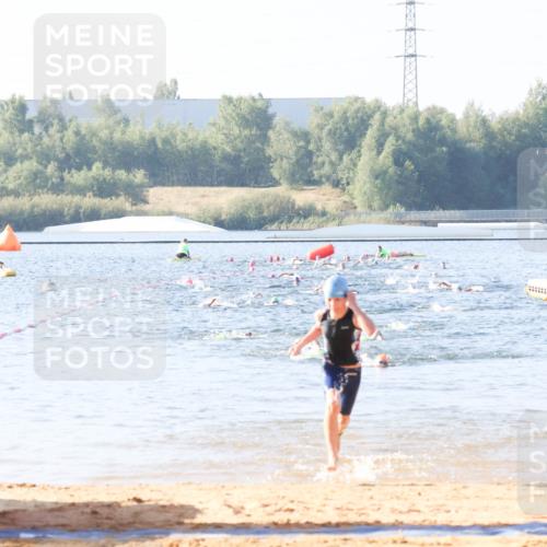 01.09.2024 - 17. Tribühne Triathlon Luisa Fischer http://msf.ph/oto/6921883 01.09.2024 09:28:39 Schwimmen 72, 117 meine-sportfotos.de