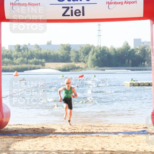 01.09.2024 - 17. Tribühne Triathlon Luisa Fischer http://msf.ph/oto/6921949 01.09.2024 09:28:53 Schwimmen 57 meine-sportfotos.de