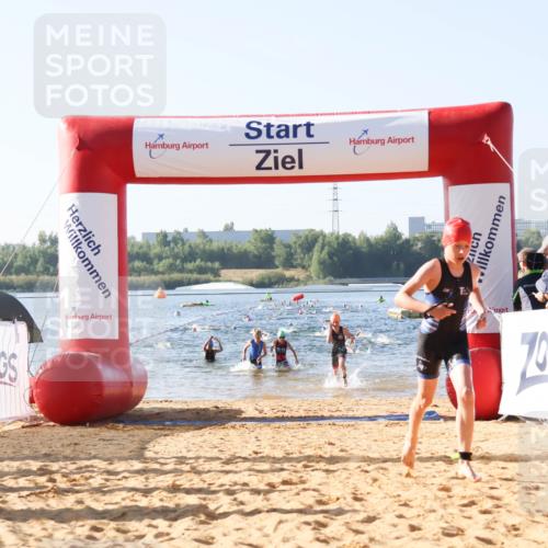 01.09.2024 - 17. Tribühne Triathlon Luisa Fischer http://msf.ph/oto/6922111 01.09.2024 09:29:26 Schwimmen 71, 89, 114, 131 meine-sportfotos.de