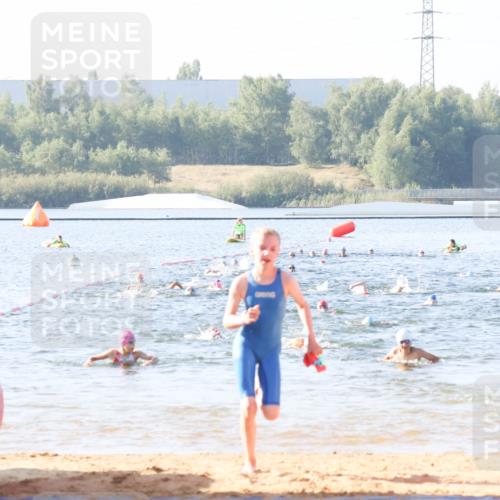 01.09.2024 - 17. Tribühne Triathlon Luisa Fischer http://msf.ph/oto/6922371 01.09.2024 09:30:20 Schwimmen 65, 68, 96, 103, 112 meine-sportfotos.de