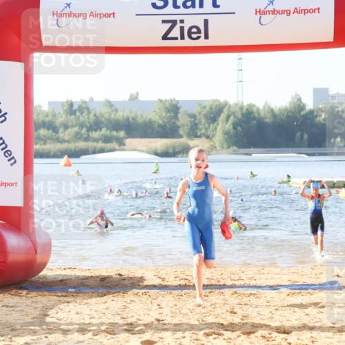 01.09.2024 - 17. Tribühne Triathlon Luisa Fischer http://msf.ph/oto/6922376 01.09.2024 09:30:22 Schwimmen 65, 68, 96, 103, 112, 127 meine-sportfotos.de
