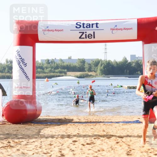 01.09.2024 - 17. Tribühne Triathlon Luisa Fischer http://msf.ph/oto/6922419 01.09.2024 09:30:33 Schwimmen 63, 85, 96, 124, 127 meine-sportfotos.de