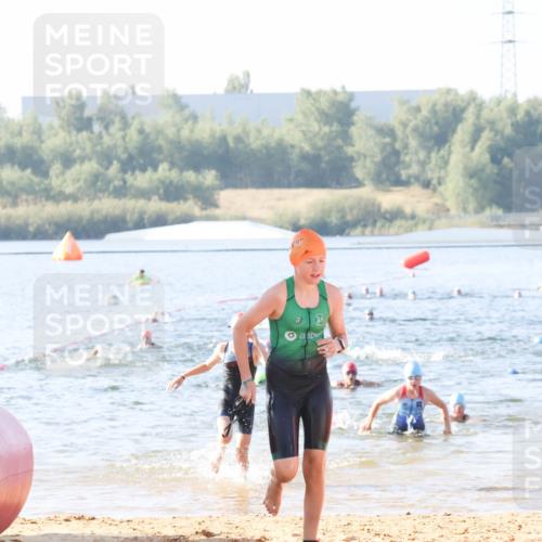 01.09.2024 - 17. Tribühne Triathlon Luisa Fischer http://msf.ph/oto/6922426 01.09.2024 09:30:37 Schwimmen 63, 85, 99, 124, 127 meine-sportfotos.de