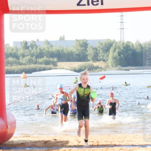 01.09.2024 - 17. Tribühne Triathlon Luisa Fischer http://msf.ph/oto/6922490 01.09.2024 09:30:59 Schwimmen 70, 81, 86, 88, 92, 113, 136 meine-sportfotos.de