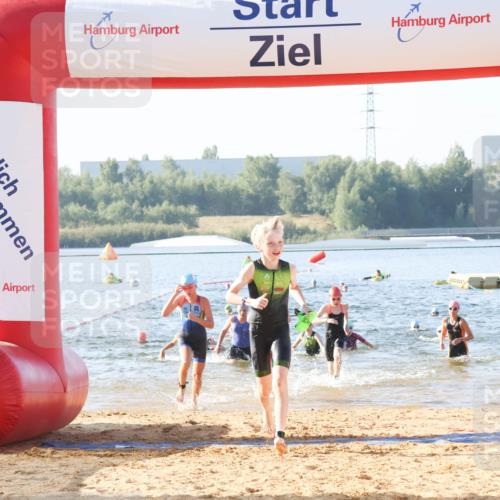 01.09.2024 - 17. Tribühne Triathlon Luisa Fischer http://msf.ph/oto/6922494 01.09.2024 09:30:59 Schwimmen 70, 81, 86, 88, 92, 113, 136 meine-sportfotos.de