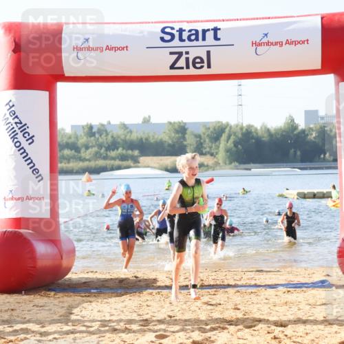 01.09.2024 - 17. Tribühne Triathlon Luisa Fischer http://msf.ph/oto/6922497 01.09.2024 09:31:00 Schwimmen 70, 78, 81, 86, 88, 92, 104, 113, 128, 136 meine-sportfotos.de