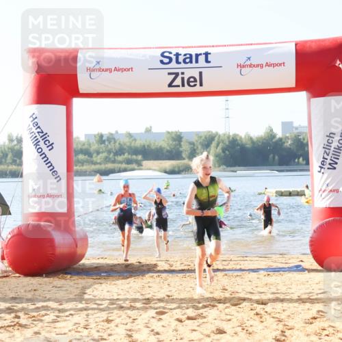 01.09.2024 - 17. Tribühne Triathlon Luisa Fischer http://msf.ph/oto/6922499 01.09.2024 09:31:00 Schwimmen 70, 78, 81, 86, 88, 92, 104, 113, 128, 136 meine-sportfotos.de