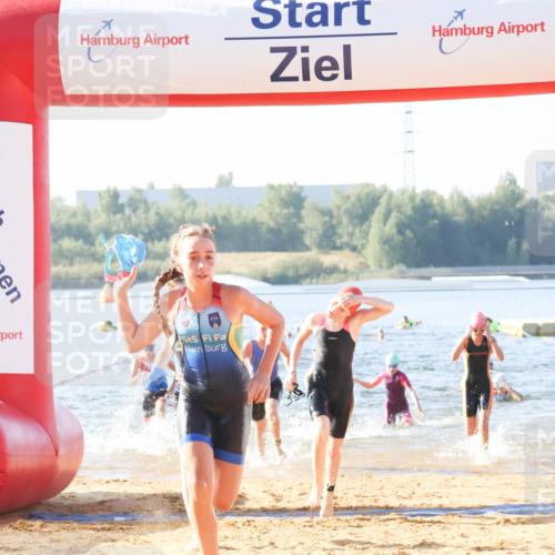 01.09.2024 - 17. Tribühne Triathlon Luisa Fischer http://msf.ph/oto/6922507 01.09.2024 09:31:03 Schwimmen 70, 75, 78, 81, 86, 88, 92, 104, 113, 128, 136 meine-sportfotos.de
