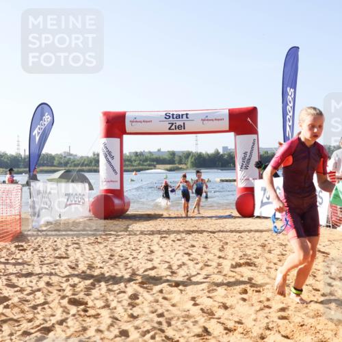 01.09.2024 - 17. Tribühne Triathlon Luisa Fischer http://msf.ph/oto/6922546 01.09.2024 09:31:13 Schwimmen 58, 75, 77, 78, 81, 86, 87, 97, 104, 113, 128, 129 meine-sportfotos.de