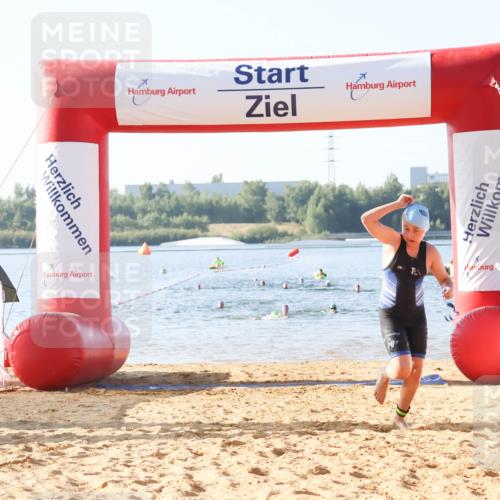 01.09.2024 - 17. Tribühne Triathlon Luisa Fischer http://msf.ph/oto/6922622 01.09.2024 09:31:33 Schwimmen 122 meine-sportfotos.de