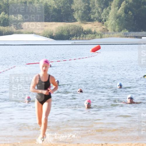 01.09.2024 - 17. Tribühne Triathlon Luisa Fischer http://msf.ph/oto/6922758 01.09.2024 09:32:11 Schwimmen 95 meine-sportfotos.de