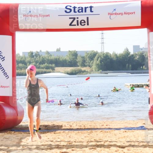 01.09.2024 - 17. Tribühne Triathlon Luisa Fischer http://msf.ph/oto/6922776 01.09.2024 09:32:14 Schwimmen 95 meine-sportfotos.de