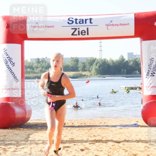 01.09.2024 - 17. Tribühne Triathlon Luisa Fischer http://msf.ph/oto/6922783 01.09.2024 09:32:16 Schwimmen 95 meine-sportfotos.de