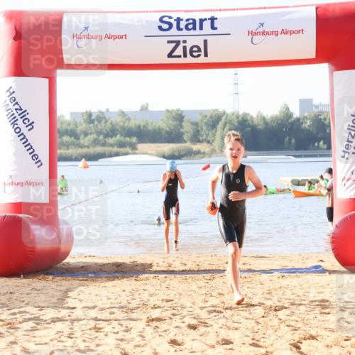 01.09.2024 - 17. Tribühne Triathlon Luisa Fischer http://msf.ph/oto/6922902 01.09.2024 09:32:45 Schwimmen 69, 80 meine-sportfotos.de