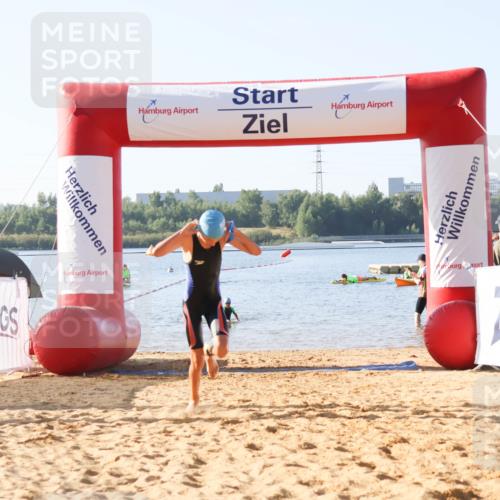 01.09.2024 - 17. Tribühne Triathlon Luisa Fischer http://msf.ph/oto/6922933 01.09.2024 09:32:49 Schwimmen 69, 80 meine-sportfotos.de