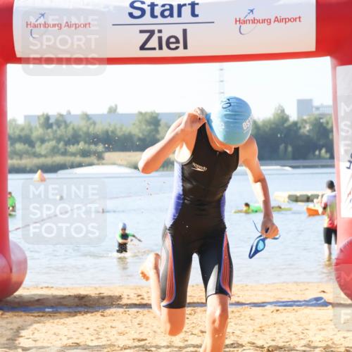 01.09.2024 - 17. Tribühne Triathlon Luisa Fischer http://msf.ph/oto/6922934 01.09.2024 09:32:50 Schwimmen 69, 80, 120 meine-sportfotos.de