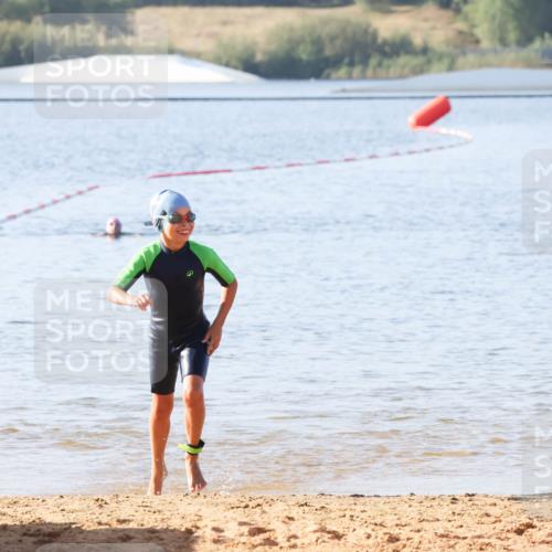 01.09.2024 - 17. Tribühne Triathlon Luisa Fischer http://msf.ph/oto/6922953 01.09.2024 09:32:55 Schwimmen 80, 120 meine-sportfotos.de