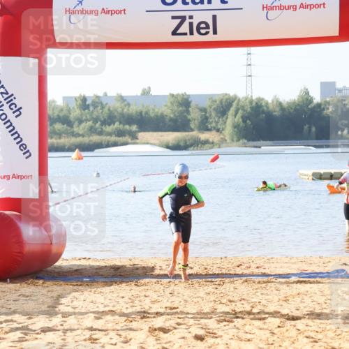 01.09.2024 - 17. Tribühne Triathlon Luisa Fischer http://msf.ph/oto/6922968 01.09.2024 09:32:58 Schwimmen 120 meine-sportfotos.de