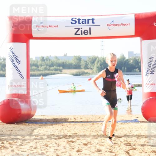 01.09.2024 - 17. Tribühne Triathlon Luisa Fischer http://msf.ph/oto/6923041 01.09.2024 09:34:03 Schwimmen 101 meine-sportfotos.de