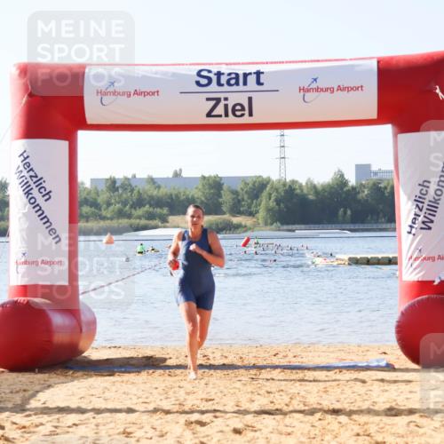 01.09.2024 - 17. Tribühne Triathlon Luisa Fischer http://msf.ph/oto/6923093 01.09.2024 10:03:22 Schwimmen 146 meine-sportfotos.de
