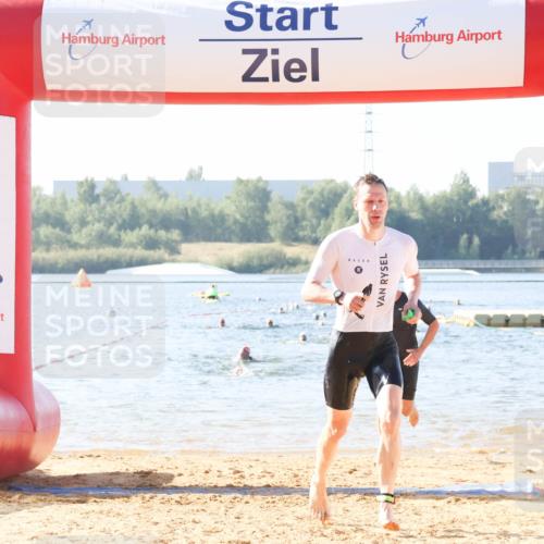 01.09.2024 - 17. Tribühne Triathlon Luisa Fischer http://msf.ph/oto/6923204 01.09.2024 10:04:11 Schwimmen 153, 1075 meine-sportfotos.de