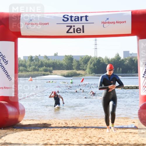 01.09.2024 - 17. Tribühne Triathlon Luisa Fischer http://msf.ph/oto/6923258 01.09.2024 10:04:28 Schwimmen 152, 1069 meine-sportfotos.de
