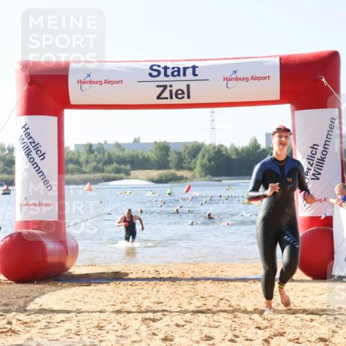 01.09.2024 - 17. Tribühne Triathlon Luisa Fischer http://msf.ph/oto/6923264 01.09.2024 10:04:30 Schwimmen 152, 1069 meine-sportfotos.de