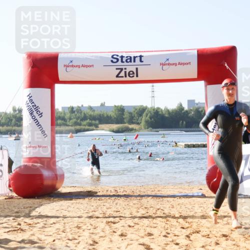 01.09.2024 - 17. Tribühne Triathlon Luisa Fischer http://msf.ph/oto/6923266 01.09.2024 10:04:30 Schwimmen 152, 1069 meine-sportfotos.de
