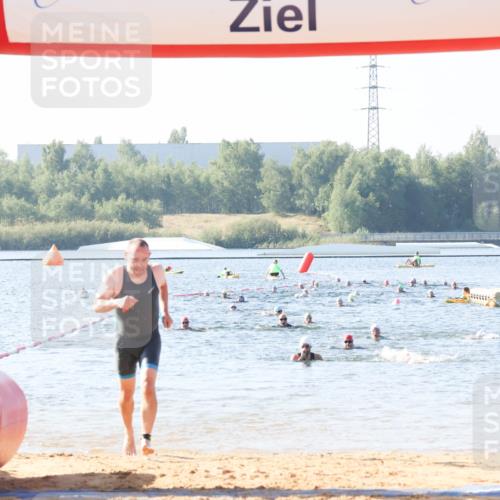 01.09.2024 - 17. Tribühne Triathlon Luisa Fischer http://msf.ph/oto/6923277 01.09.2024 10:04:34 Schwimmen 152, 1069 meine-sportfotos.de