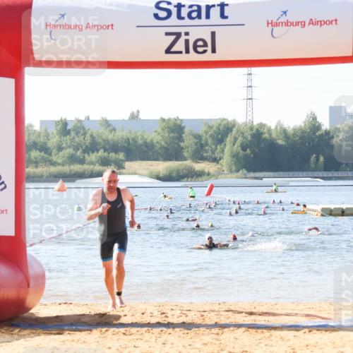 01.09.2024 - 17. Tribühne Triathlon Luisa Fischer http://msf.ph/oto/6923279 01.09.2024 10:04:34 Schwimmen 152, 1069 meine-sportfotos.de