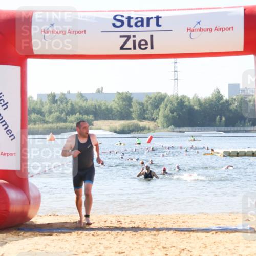 01.09.2024 - 17. Tribühne Triathlon Luisa Fischer http://msf.ph/oto/6923282 01.09.2024 10:04:35 Schwimmen 152, 1069 meine-sportfotos.de