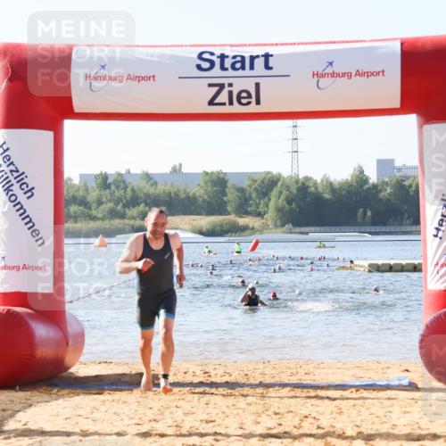 01.09.2024 - 17. Tribühne Triathlon Luisa Fischer http://msf.ph/oto/6923283 01.09.2024 10:04:36 Schwimmen 152, 1069 meine-sportfotos.de