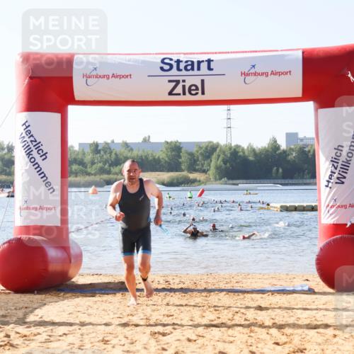 01.09.2024 - 17. Tribühne Triathlon Luisa Fischer http://msf.ph/oto/6923287 01.09.2024 10:04:37 Schwimmen 152, 1069 meine-sportfotos.de