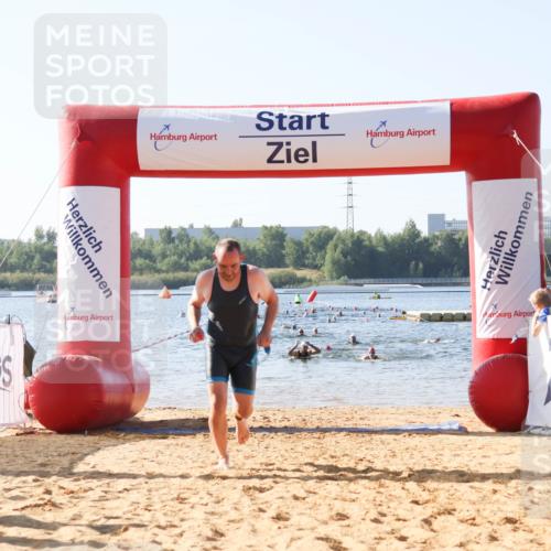 01.09.2024 - 17. Tribühne Triathlon Luisa Fischer http://msf.ph/oto/6923291 01.09.2024 10:04:37 Schwimmen 152, 1069 meine-sportfotos.de