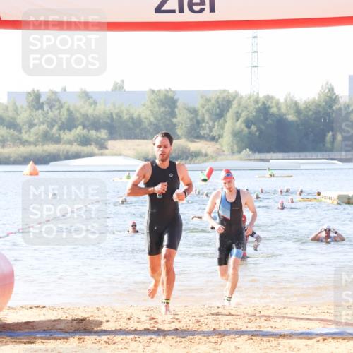 01.09.2024 - 17. Tribühne Triathlon Luisa Fischer http://msf.ph/oto/6923321 01.09.2024 10:04:48 Schwimmen 140, 1062 meine-sportfotos.de