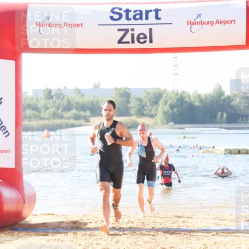 01.09.2024 - 17. Tribühne Triathlon Luisa Fischer http://msf.ph/oto/6923327 01.09.2024 10:04:49 Schwimmen 140, 1062 meine-sportfotos.de