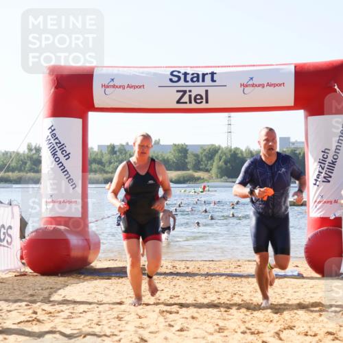 01.09.2024 - 17. Tribühne Triathlon Luisa Fischer http://msf.ph/oto/6923456 01.09.2024 10:05:17 Schwimmen 142, 1065, 1074, 1077 meine-sportfotos.de