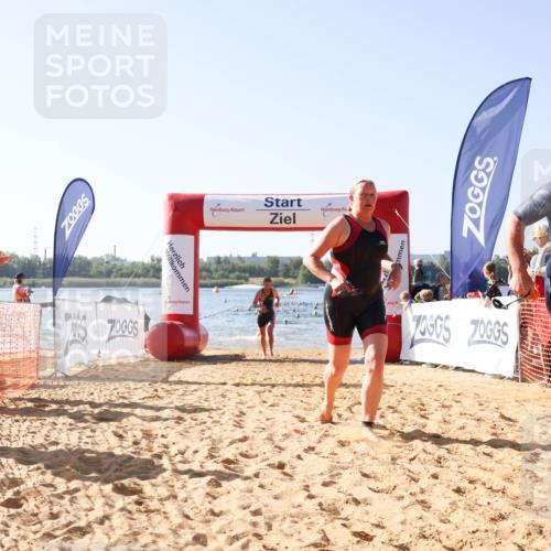 01.09.2024 - 17. Tribühne Triathlon Luisa Fischer http://msf.ph/oto/6923466 01.09.2024 10:05:19 Schwimmen 142, 1065, 1074, 1077 meine-sportfotos.de