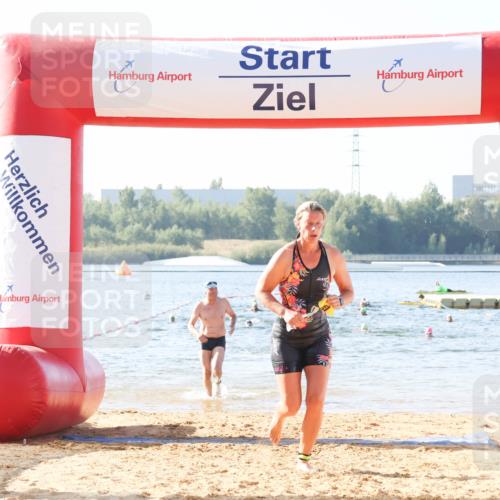 01.09.2024 - 17. Tribühne Triathlon Luisa Fischer http://msf.ph/oto/6923473 01.09.2024 10:05:20 Schwimmen 142, 1065, 1074, 1077 meine-sportfotos.de