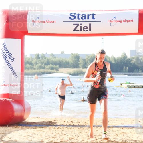 01.09.2024 - 17. Tribühne Triathlon Luisa Fischer http://msf.ph/oto/6923476 01.09.2024 10:05:21 Schwimmen 142, 1065, 1074, 1077 meine-sportfotos.de