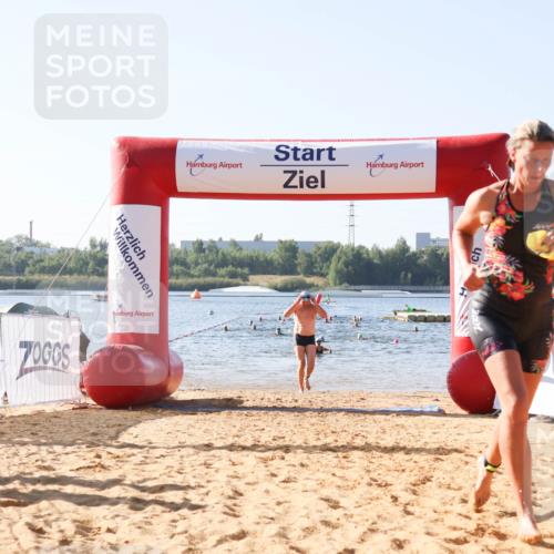 01.09.2024 - 17. Tribühne Triathlon Luisa Fischer http://msf.ph/oto/6923487 01.09.2024 10:05:23 Schwimmen 142, 1065, 1074, 1077 meine-sportfotos.de