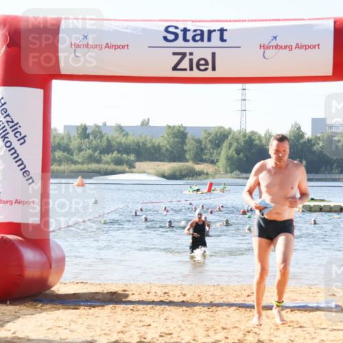 01.09.2024 - 17. Tribühne Triathlon Luisa Fischer http://msf.ph/oto/6923491 01.09.2024 10:05:27 Schwimmen 142, 156, 1065 meine-sportfotos.de