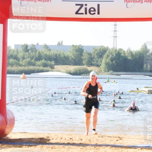 01.09.2024 - 17. Tribühne Triathlon Luisa Fischer http://msf.ph/oto/6923511 01.09.2024 10:05:32 Schwimmen 142, 156 meine-sportfotos.de