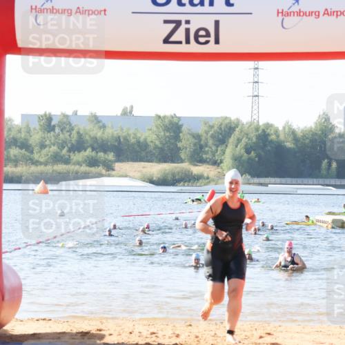 01.09.2024 - 17. Tribühne Triathlon Luisa Fischer http://msf.ph/oto/6923514 01.09.2024 10:05:33 Schwimmen 142, 156 meine-sportfotos.de