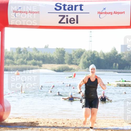 01.09.2024 - 17. Tribühne Triathlon Luisa Fischer http://msf.ph/oto/6923517 01.09.2024 10:05:33 Schwimmen 142, 156 meine-sportfotos.de