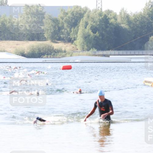 01.09.2024 - 17. Tribühne Triathlon Luisa Fischer http://msf.ph/oto/6923988 01.09.2024 10:21:23 Schwimmen 256, 294 meine-sportfotos.de