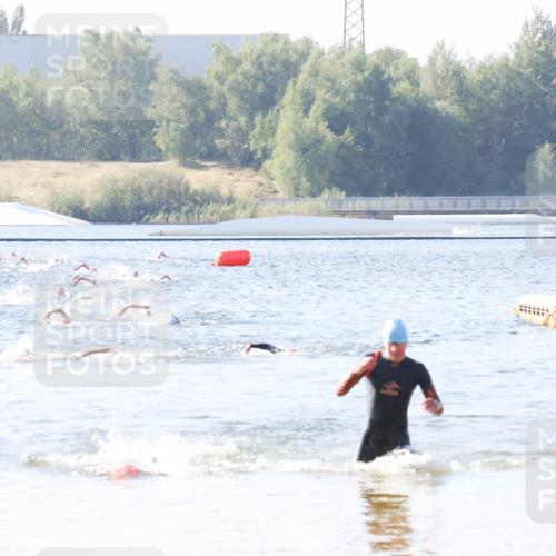 01.09.2024 - 17. Tribühne Triathlon Luisa Fischer http://msf.ph/oto/6923991 01.09.2024 10:21:25 Schwimmen 256, 294 meine-sportfotos.de