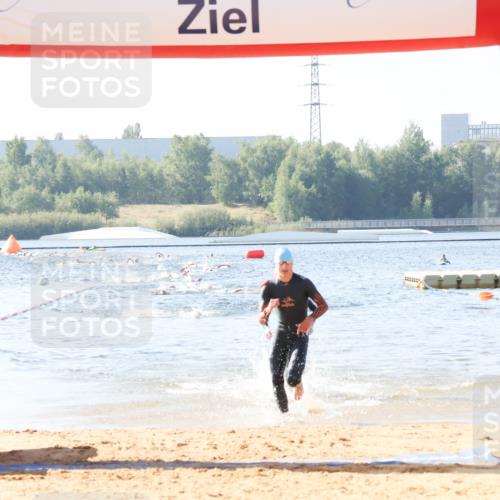 01.09.2024 - 17. Tribühne Triathlon Luisa Fischer http://msf.ph/oto/6924005 01.09.2024 10:21:28 Schwimmen 256, 294 meine-sportfotos.de