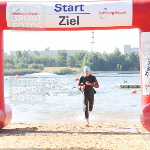 01.09.2024 - 17. Tribühne Triathlon Luisa Fischer http://msf.ph/oto/6924011 01.09.2024 10:21:29 Schwimmen 256, 294 meine-sportfotos.de