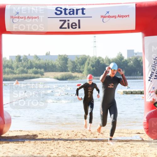 01.09.2024 - 17. Tribühne Triathlon Luisa Fischer http://msf.ph/oto/6924017 01.09.2024 10:21:30 Schwimmen 256, 294 meine-sportfotos.de